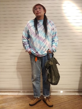 「and wander（アンドワンダー）のアイテム（バッグ）」を使った、日下部氏さん（メンズ・180cm）の春コーディネート