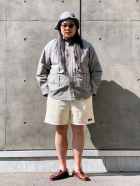 「meanswhile（ミーンズワイル）のアイテム（トップス）」を使った、日下部氏さん（メンズ・180cm）の春コーディネート