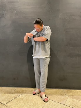 「Gramicci（グラミチ）のアイテム（トップス）」を使った、日下部氏さん（メンズ・180cm）の春コーディネート