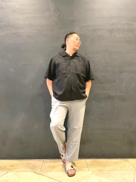 「Gramicci（グラミチ）のアイテム（トップス）」を使った、日下部氏さん（メンズ・180cm）の春コーディネート