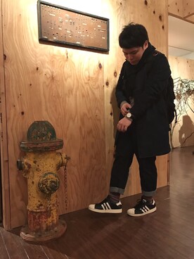 「ダニエルウェリントン」｜「アイテム（チェスターコート）」を使った、マルコさん（メンズ・165cm）の冬コーディネート