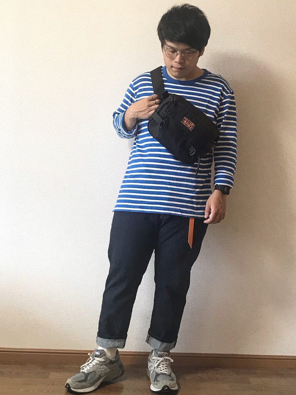 「夏コーデ、ボーダー、デニムパンツ、ミステリーランチ、ショルダーバッグ、ニューバランス、エンダースキーマ、おしゃれさんと繋がりたい、ゆるコーデ、今日のコーデ」｜「MYSTERY RANCHのMYSTERY RANCH/ミステリーランチ　HIP MONKEY 　(554)（ボディバッグ/ウエストポーチ、ブラック系）」を使った、マルコさん（メンズ・165cm）の夏コーディネートの1枚目の写真