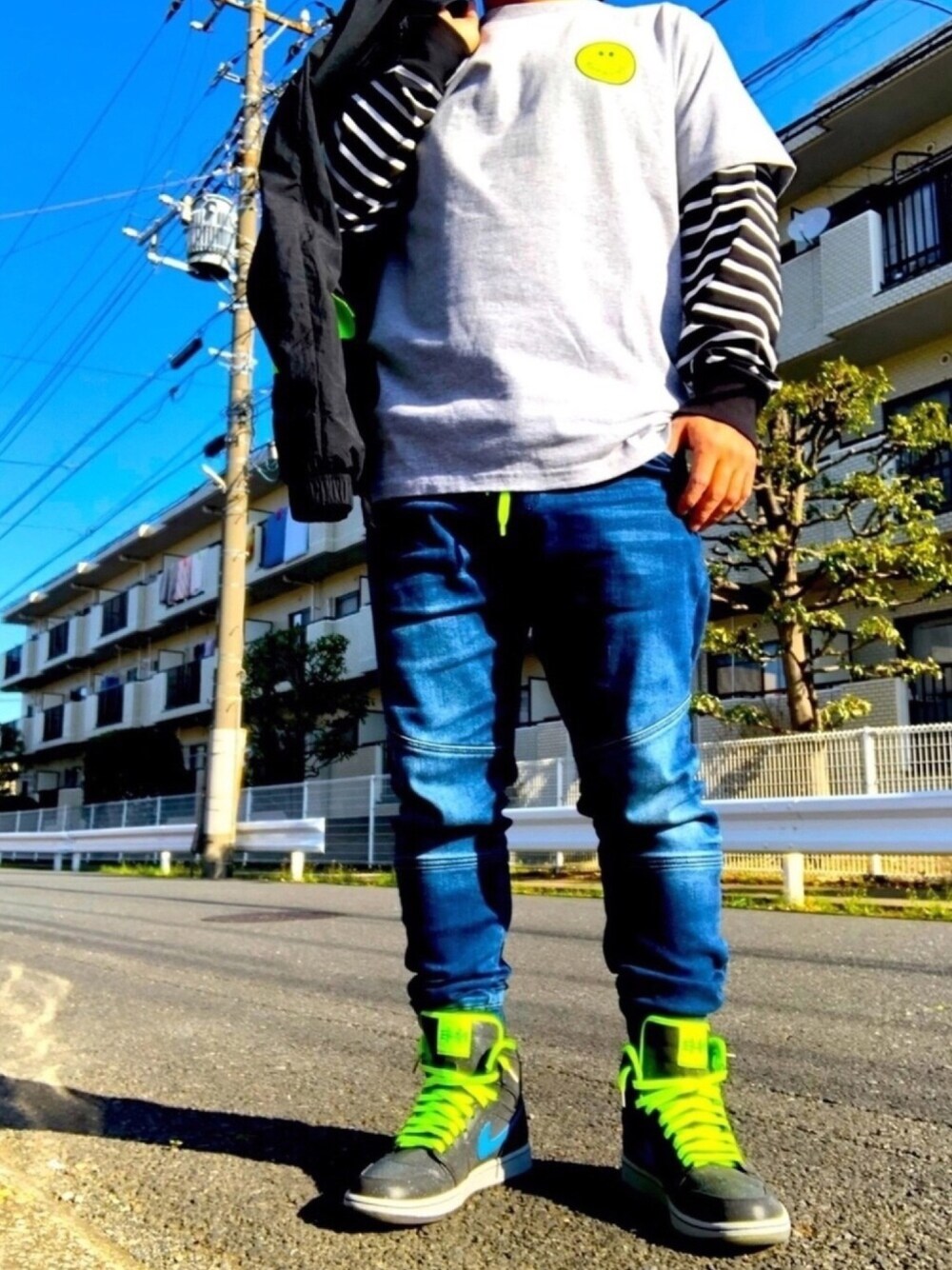 「今日のコーデ、ラフ、春コーデ、お洒落さんとつながりたい、おしゃれさんと繋がりたい、ストリート、重ね着、ボーダー、着回しコーデ、レイヤードスタイル」｜「ZARAのアイテム（パンツ、ブルー系）」を使った、にゃん😿さん（メンズ・161cm）の冬コーディネートの1枚目の写真
