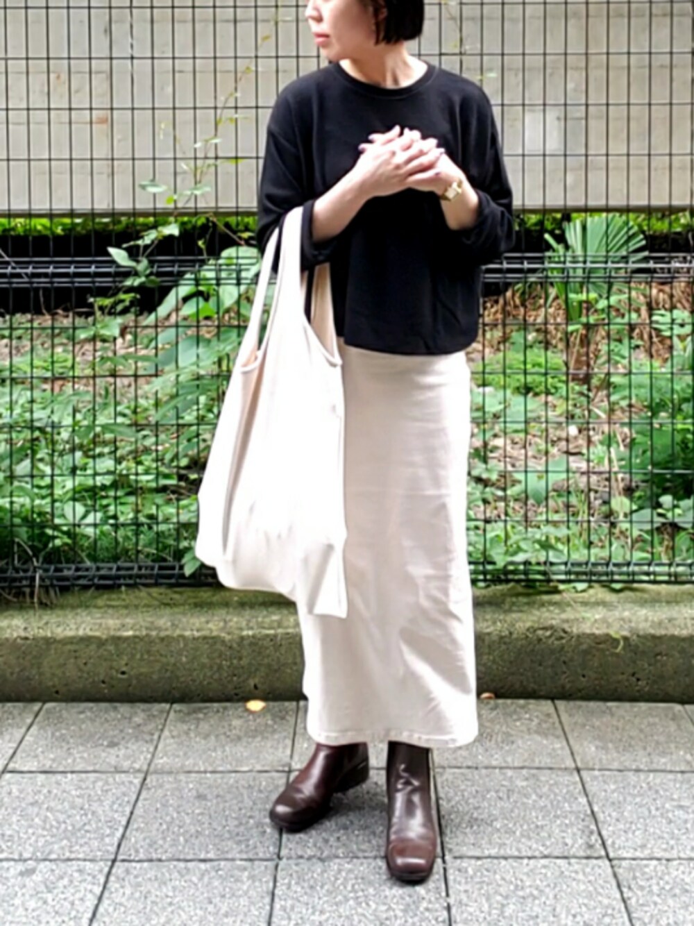 「プチプラ、シンプル、coca、SENSEOFPLACE、CASIO」｜「SENSE OF PLACE by URBAN RESEARCHのストレッチサスツキハイウエストスカート（スカート、ホワイト系）」を使った、lisaasilさん（レディース・160cm）の秋コーディネートの1枚目の写真