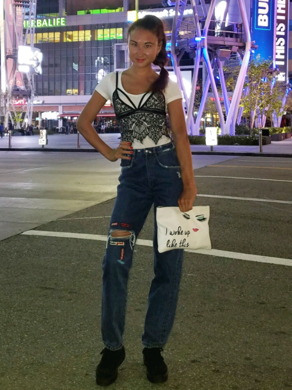 「lace、ootd、outfit、denim、fashion、STYLE、trend」｜「ZARAのアイテム（デニムパンツ、ブルー系）」を使った、Dinara さん（レディース・175cm）の春コーディネートの1枚目の写真