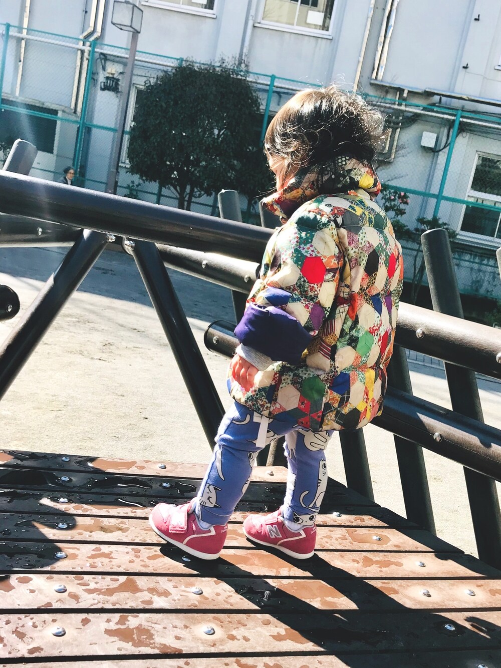 「1歳」｜「NEW BALANCEのIZ996（スニーカー、ピンク系）」を使った、cocodesgraceさん（キッズ・60cm）の春コーディネートの1枚目の写真