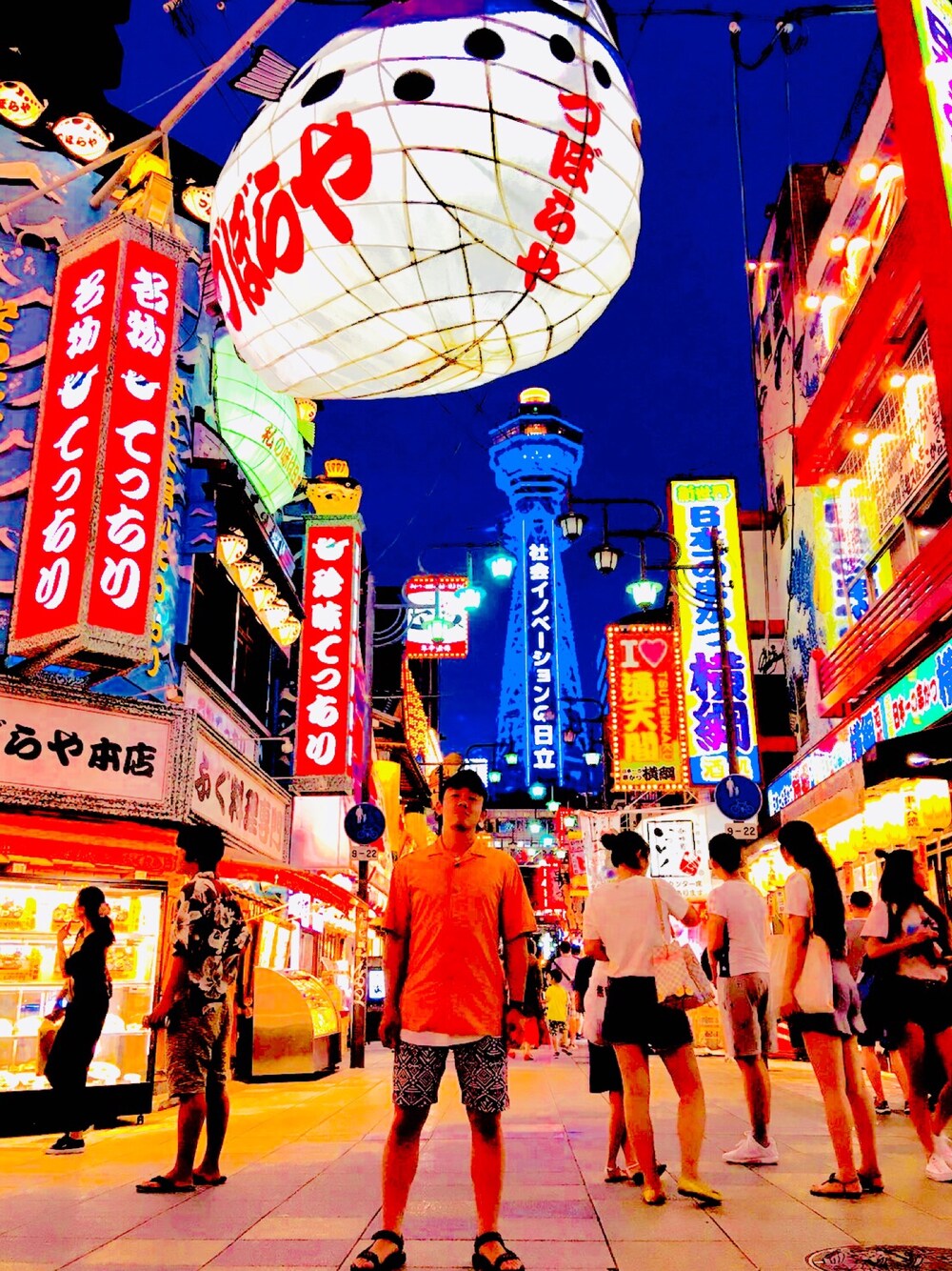 「ユニクロ、teva、ショートパンツ、FR2、カジュアルコーデ、低身長、おしゃれさんと繋がりたい、オープンカラーシャツ、フォトジェニック」｜「UNIQLOのアイテム（シャツ/ブラウス、オレンジ系）」を使った、ヘルシーさん（メンズ・163cm）の夏コーディネートの1枚目の写真