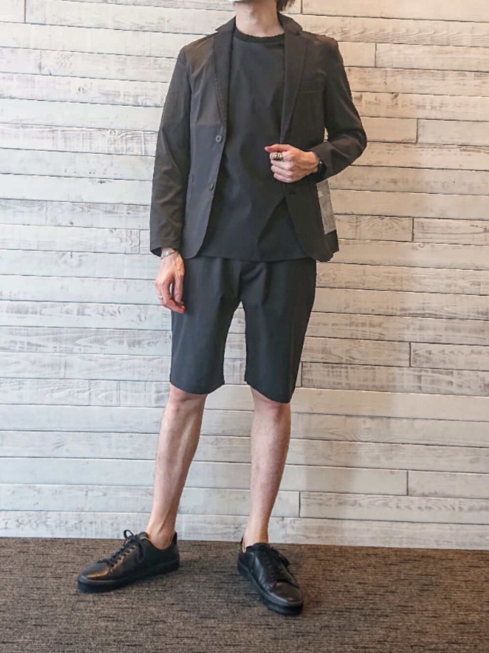 「シンプル、シンプルコーデ、カジュアル、オトナカジュアル、ジャケット、スニーカー、ブラック、オールブラック、お洒落さんとつながりたい、いいね、save、フォローお願いします🤑」｜「MYSELF ABAHOUSEの【MYSELF ABAHOUSE/セットアップ対応】ドライミックス　Tシャツ/ショーツ　セットアップ（Tシャツ/カットソー、ブラック系）」を使った、優さん（メンズ・175cm）の春コーディネートの1枚目の写真