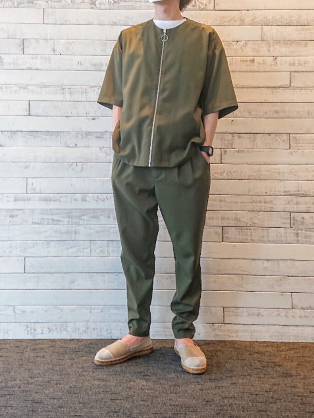 「シンプル、シンプルコーデ、カジュアル、オトナカジュアル、セットアップ、カーキ、春コーデ、アースカラー、お洒落さんとつながりたい、いいね、save、フォローお願いします🤑」｜「MYSELF ABAHOUSEの【MYSELF ABAHOUSE】ツイル平織り 5分袖 ZIP ブルゾン（ブルゾン、ブラック系）」を使った、優さん（メンズ・175cm）の春コーディネートの1枚目の写真