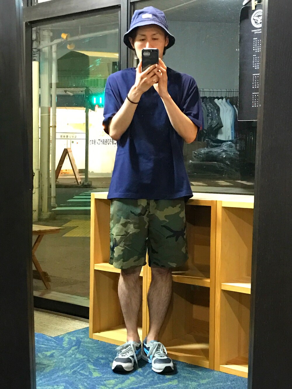 「United Athleのアイテム（Tシャツ/カットソー、ブルー系）」を使った、Parks Tokyoさん（メンズ・167cm）の春コーディネートの1枚目の写真