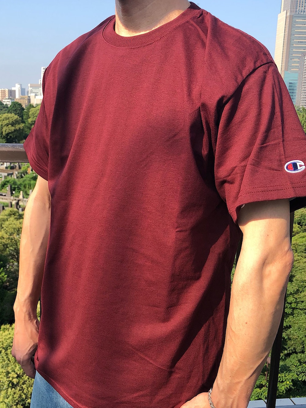 「チャンピオン、大人カジュアル、ユニセックス、大人コーデ、デカT、カラーTシャツ、ボックスシルエット、チャンピオンTEE、チャンピオンTシャツ、ユニセックスコーデ」｜「ChampionのChampionチャンピオン/無地クルーネックTシャツ（Tシャツ/カットソー、ブラウン系）」を使った、Parks Tokyoさん（メンズ・175cm）の夏コーディネートの1枚目の写真