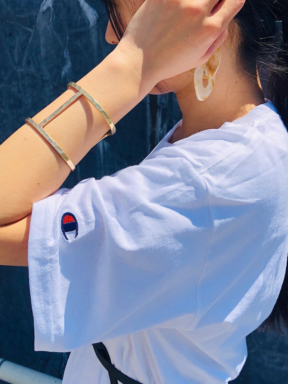 「メンズライク、ストリートMIX、ビッグT、デカT、メンズサイズ、メンズアイテム、メンズライクコーデ、チャンピオンTシャツ、ビッグシルエットTシャツ、チャンピオンコーデ」｜「ChampionのChampionチャンピオン/無地クルーネックTシャツ（Tシャツ/カットソー、ホワイト系）」を使った、Parks Tokyoさん（レディース・165cm）の夏コーディネートの1枚目の写真