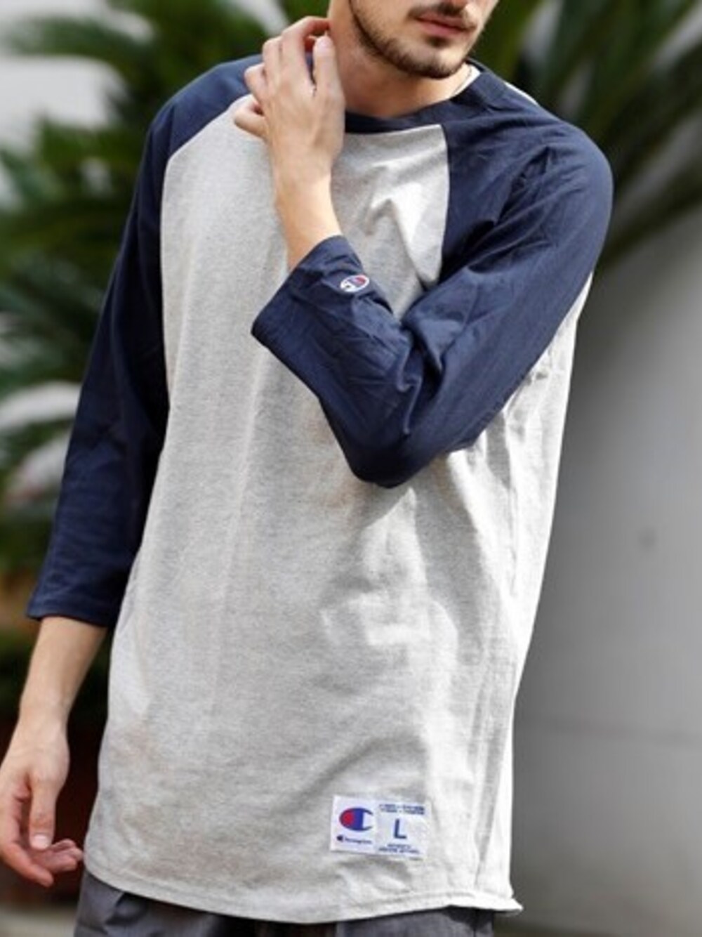 「チャンピオン、ラグラン、ラグランスリーブ、ラグランTシャツ、七分袖、七分袖Ｔシャツ、一枚でさらっと、一枚でキマる、チャンピオンTシャツ」｜「ChampionのChampion/チャンピオン　七分袖ベースボールTシャツ（Tシャツ/カットソー、グレー系）」を使った、Parks Tokyoさん（メンズ・180cm）の夏コーディネートの1枚目の写真