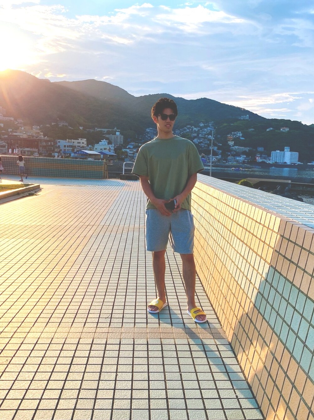 「休日コーデ」｜「H&Mのアイテム（Tシャツ/カットソー、グリーン系）」を使った、nagitoさん（メンズ・183cm）の冬コーディネートの1枚目の写真