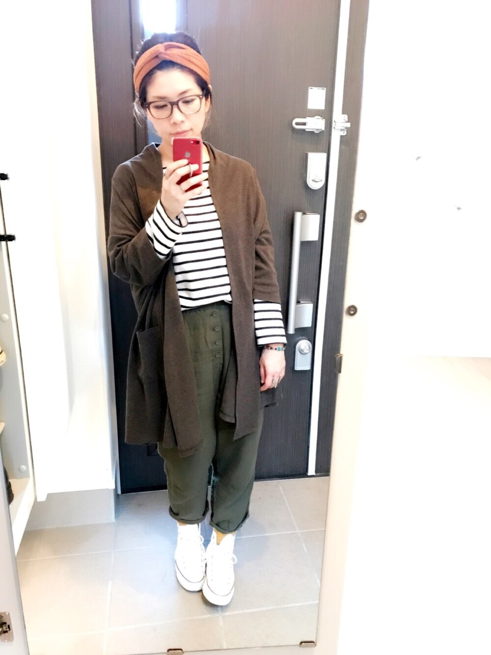「カジュアル、はるコーデ、シンプル、ママコーデ、GU、ボーダー、コンバース、ヘアバンド、ootd、カーキ」｜「SM2のアイテム（カーディガン/ボレロ、ブラウン系）」を使った、halさん（レディース・163cm）の春コーディネートの1枚目の写真