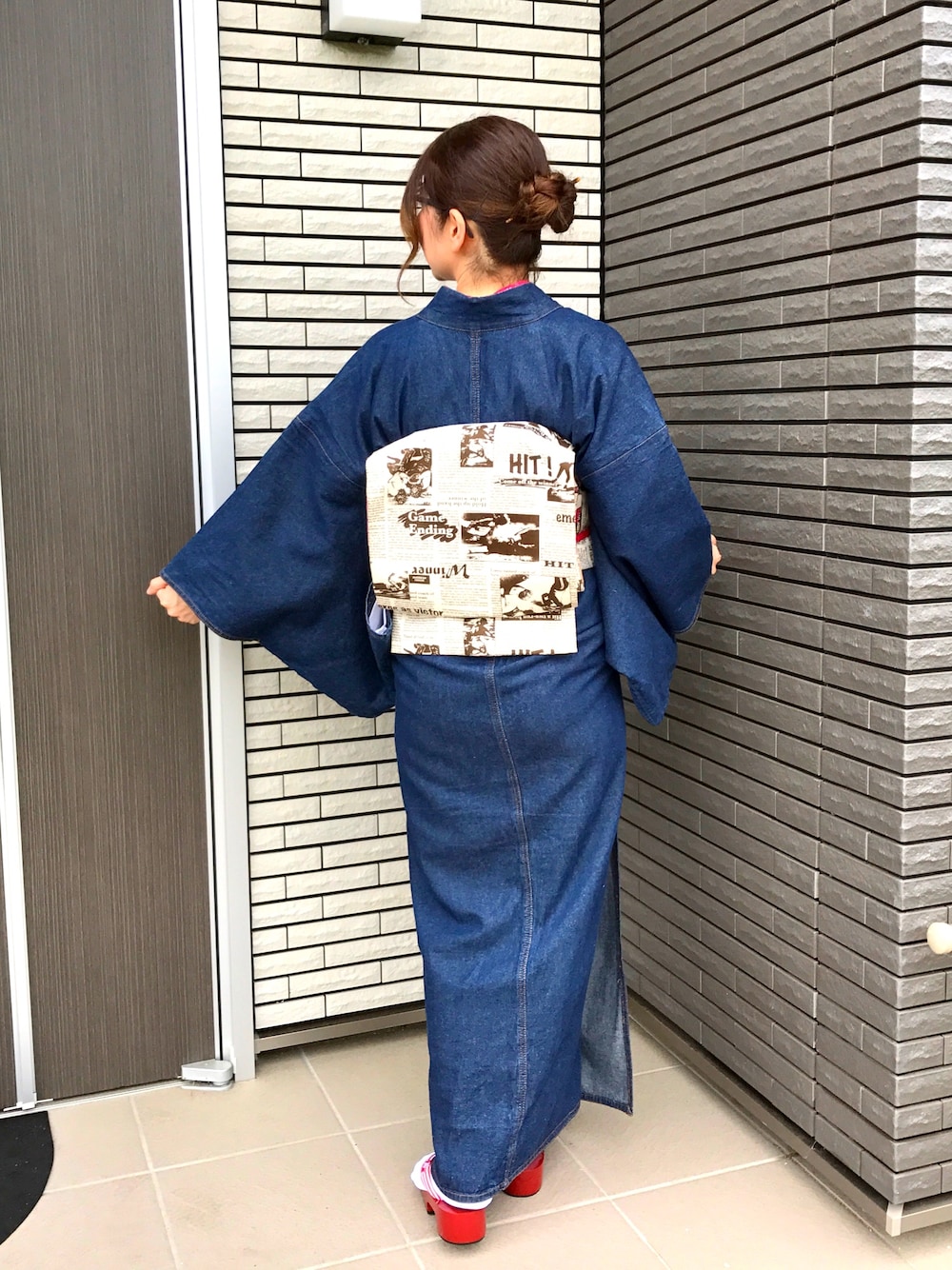 「着物、デニム、オトナカジュアル、休日スタイル、赤、ママコーデ、おでかけ」｜「たゆたふのアイテム（浴衣、ブルー系）」を使った、halさん（レディース・163cm）の春コーディネートの1枚目の写真