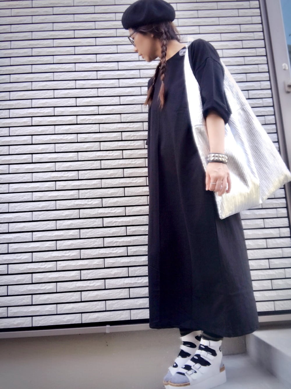 「カジュアルコーデ、休日スタイル、春夏コーデ、ラフ、楽チンコーデ、オトナ女子、プチプラコーデ、ブラック、シルバー、ワンピース」｜「HAREのバスクベレー(HARE)（ハンチング/ベレー帽、ブラック系）」を使った、halさん（レディース・163cm）の春コーディネートの1枚目の写真