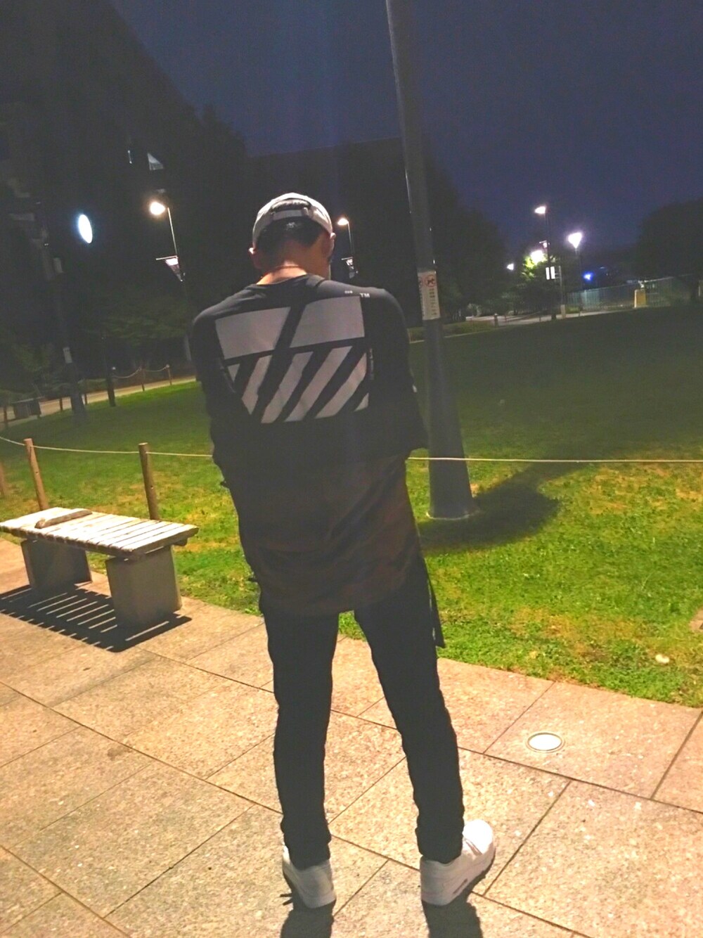 「#ストリート、off white、ナイキ、AIR MAX、NO オシャレ」｜「UNIQLOのアイテム（デニムパンツ、ブラック系）」を使った、zoonさん（メンズ・174cm）の夏コーディネートの1枚目の写真