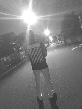 「off white（オフホワイト）のアイテム（Tシャツ/カットソー、ブラック系）」を使った、zoonさん（メンズ・174cm）の夏コーディネート