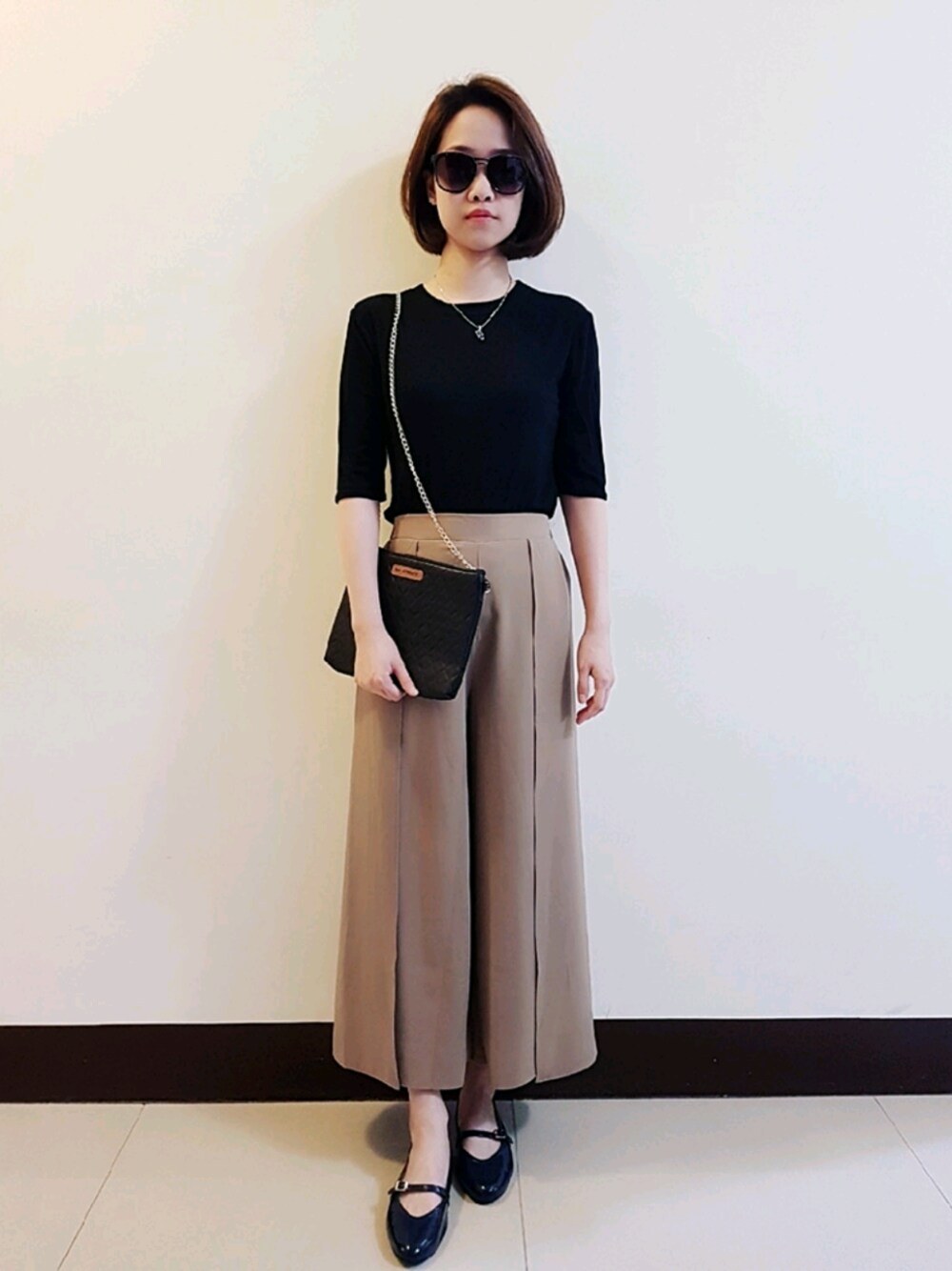 「ootd、夏、女人味、通勤穿搭、優雅、elegant」｜「mooncatのアイテム（トップス、ブラック系）」を使った、Gemmaさん（レディース・156cm）の夏コーディネートの1枚目の写真