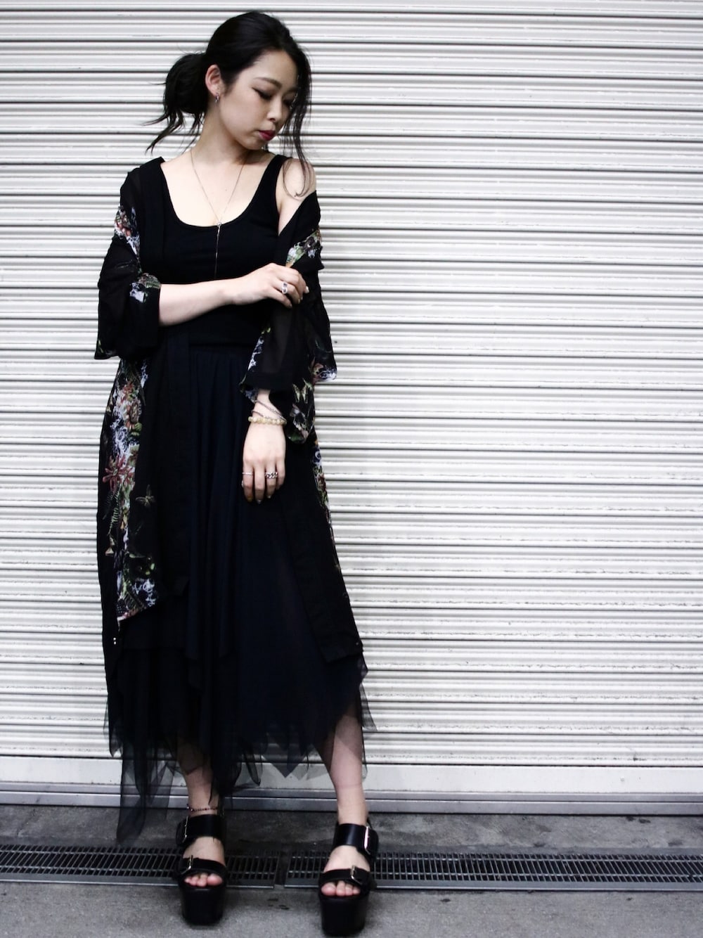 「夏、オトナカジュアル、おしゃれさんと繋がりたい、リラックススタイル、休日コーデ、黒、大人コーデ、モード、ワントーンコーデ、サンダル」｜「KMRiiのKMRii/ケムリ/SPLASH LONGE TT（タンクトップ、ブラック系）」を使った、runaさん（レディース・159cm）の夏コーディネートの1枚目の写真