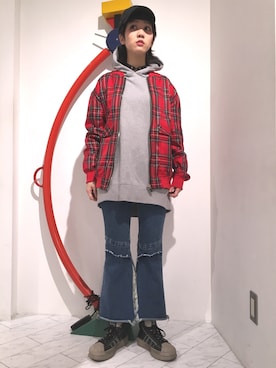 「RIPNDIP（リップンディップ）のアイテム」を使った、Hikaru Shimizuさん（レディース・165cm）の冬コーディネート