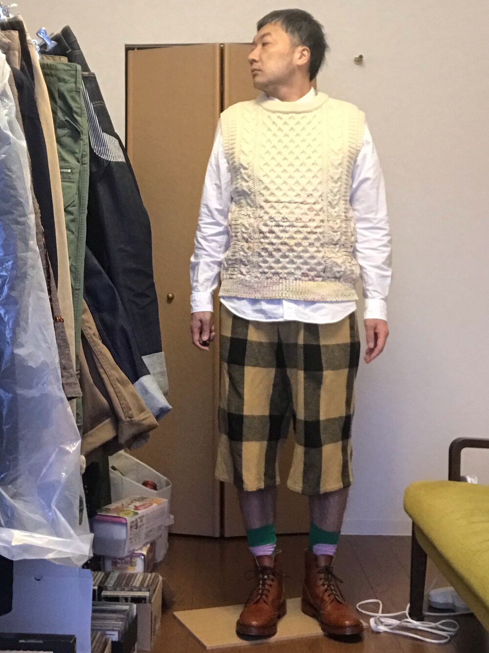 「Coohemのアイテム（ベスト、ホワイト系）」を使った、ikutaroさん（メンズ・177cm）の秋コーディネートの1枚目の写真