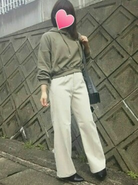 「AZUL by moussy（アズールバイマウジー）のコーデュロイワイドパンツ（その他パンツ、ベージュ系）」を使った、みみみさん（レディース・154cm）の秋コーディネート