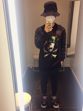 「GIVENCHY（ジバンシイ）のアイテム（スウェット）」を使った、t☺︎☺︎kさん（メンズ・168cm）の冬コーディネート