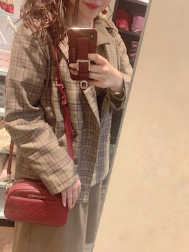 「Maison de FLEUR（メゾンドフルール）のアイテム（スマホケース/カバー）」を使った、BONさん（レディース・156cm）の秋コーディネート