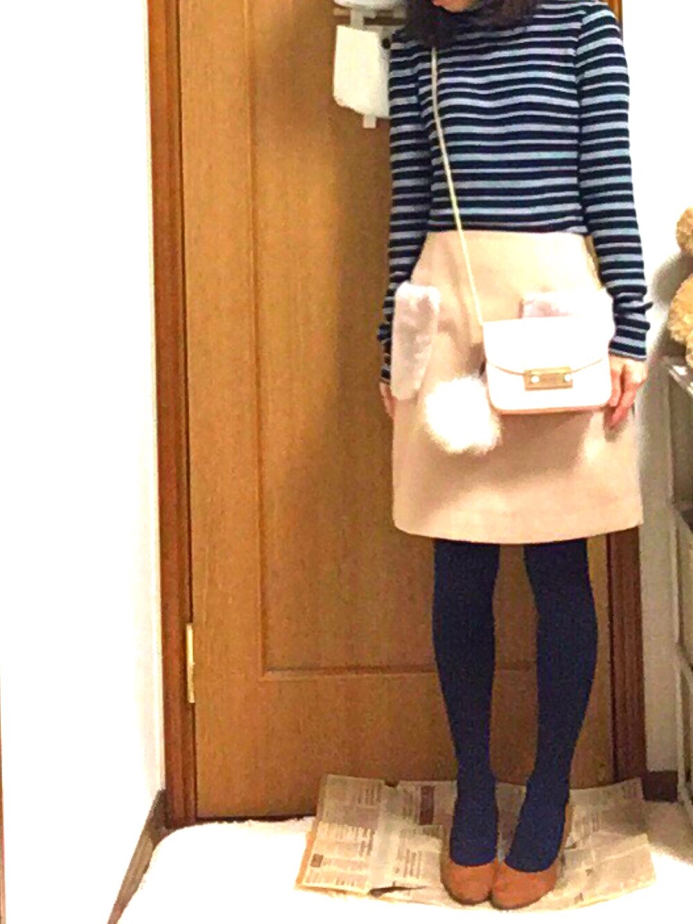 「甘め、UNIQLO、プチプラ、セールで買いました、大人かわいい、ファーポケット、ボーダー」｜「UNIQLOのアイテム（ニット/セーター、ブラック系）」を使った、ちびまる。さん（レディース・150cm）の冬コーディネートの1枚目の写真