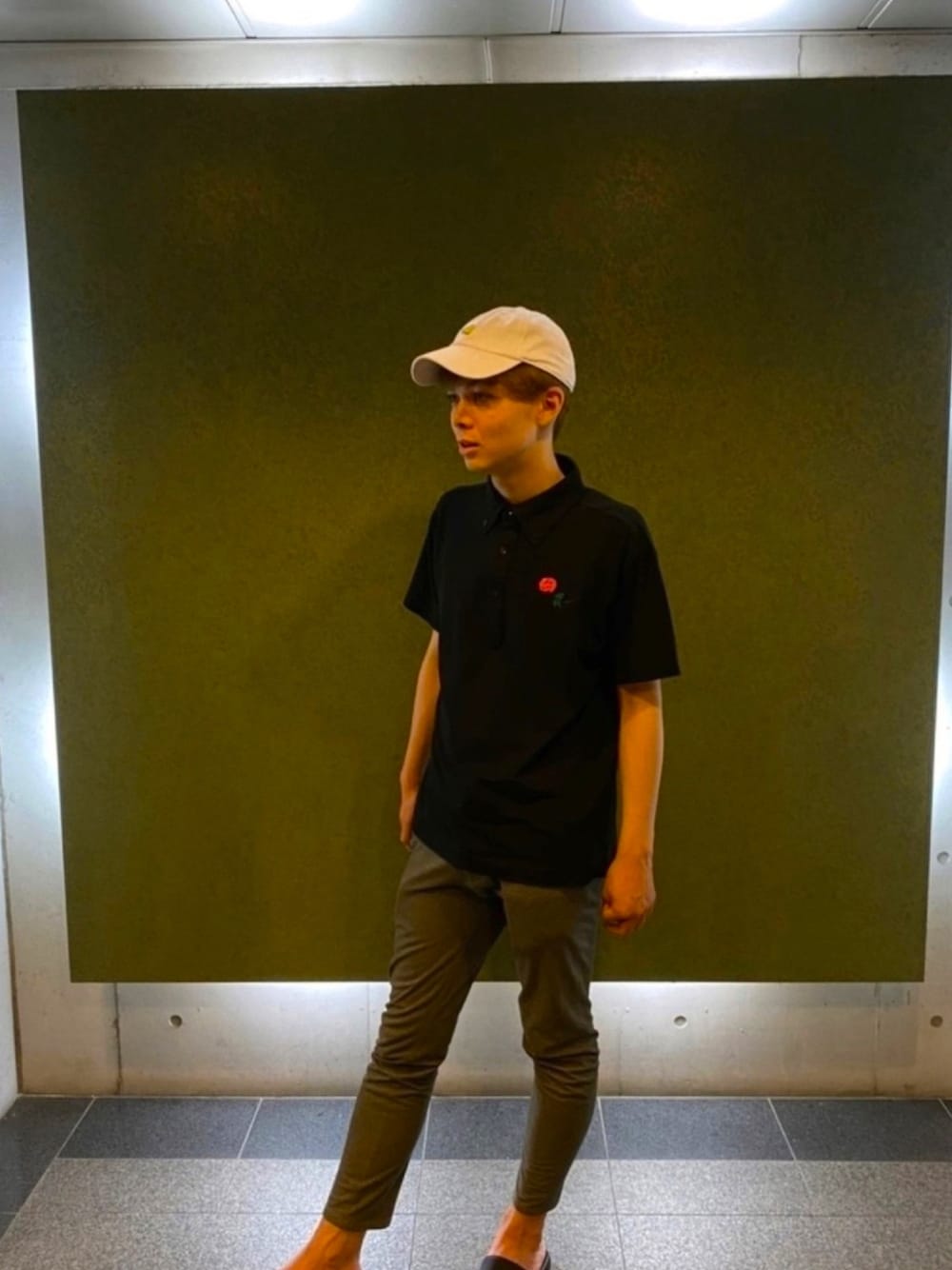 「シンプル、夏、カジュアル、お洒落さんとつながりたい、ootd、いいね、save、フォローお願いします🤑、夏コーデ、コロナに負けるな、今日のコーデ、春夏コーデ」｜「christophのアイテム（ポロシャツ、ブラック系）」を使った、Christopher Burnettさん（メンズ・178cm）の夏コーディネートの1枚目の写真