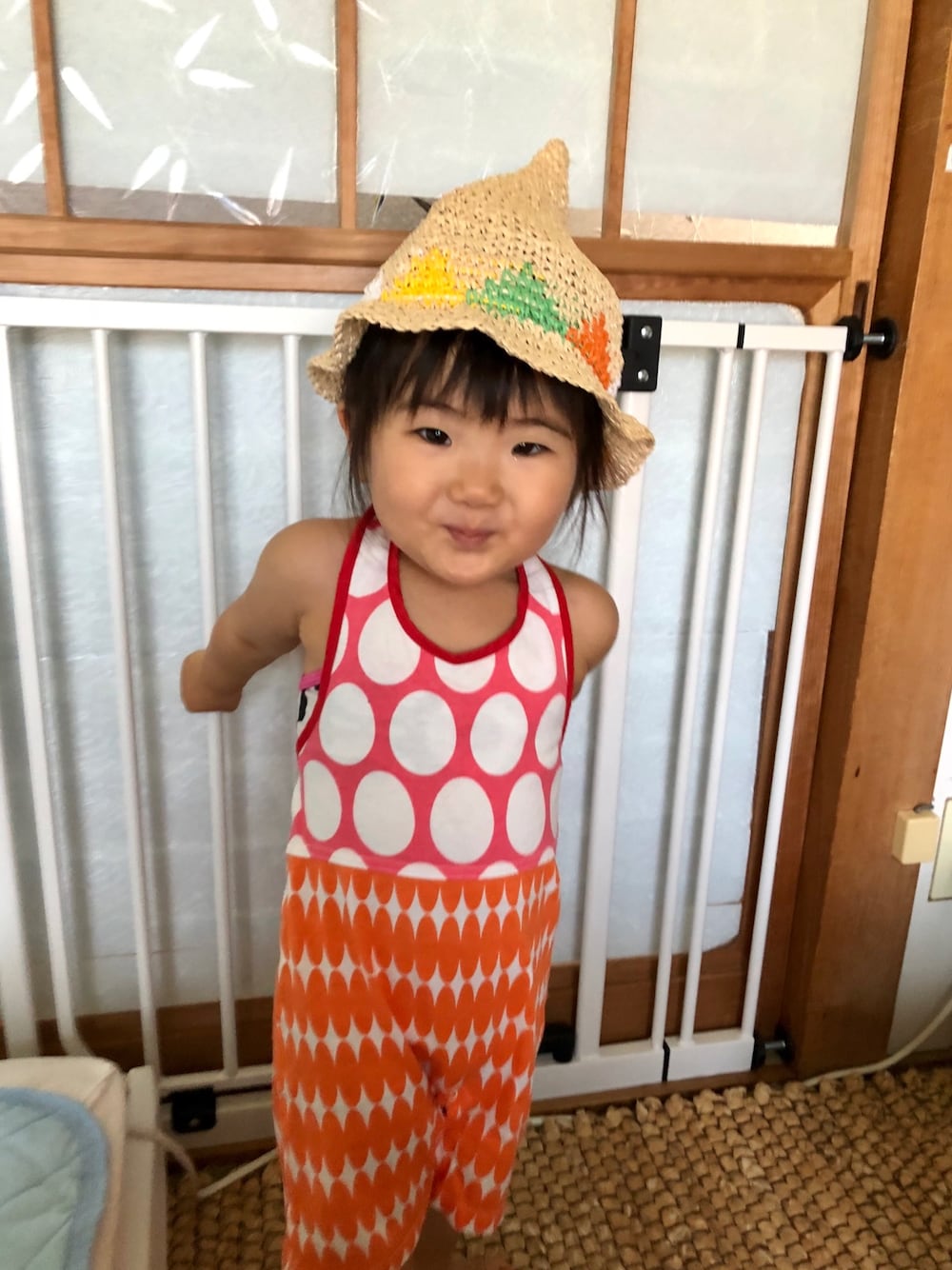 「夏コーデ、キッズコーデ、オールインワン、オレンジ、トンガリ帽子、麦わら帽子」｜「BIPPAのアイテム（オールインワン・サロペット、オレンジ系）」を使った、kn5mkさん（キッズ・90cm）の夏コーディネートの1枚目の写真