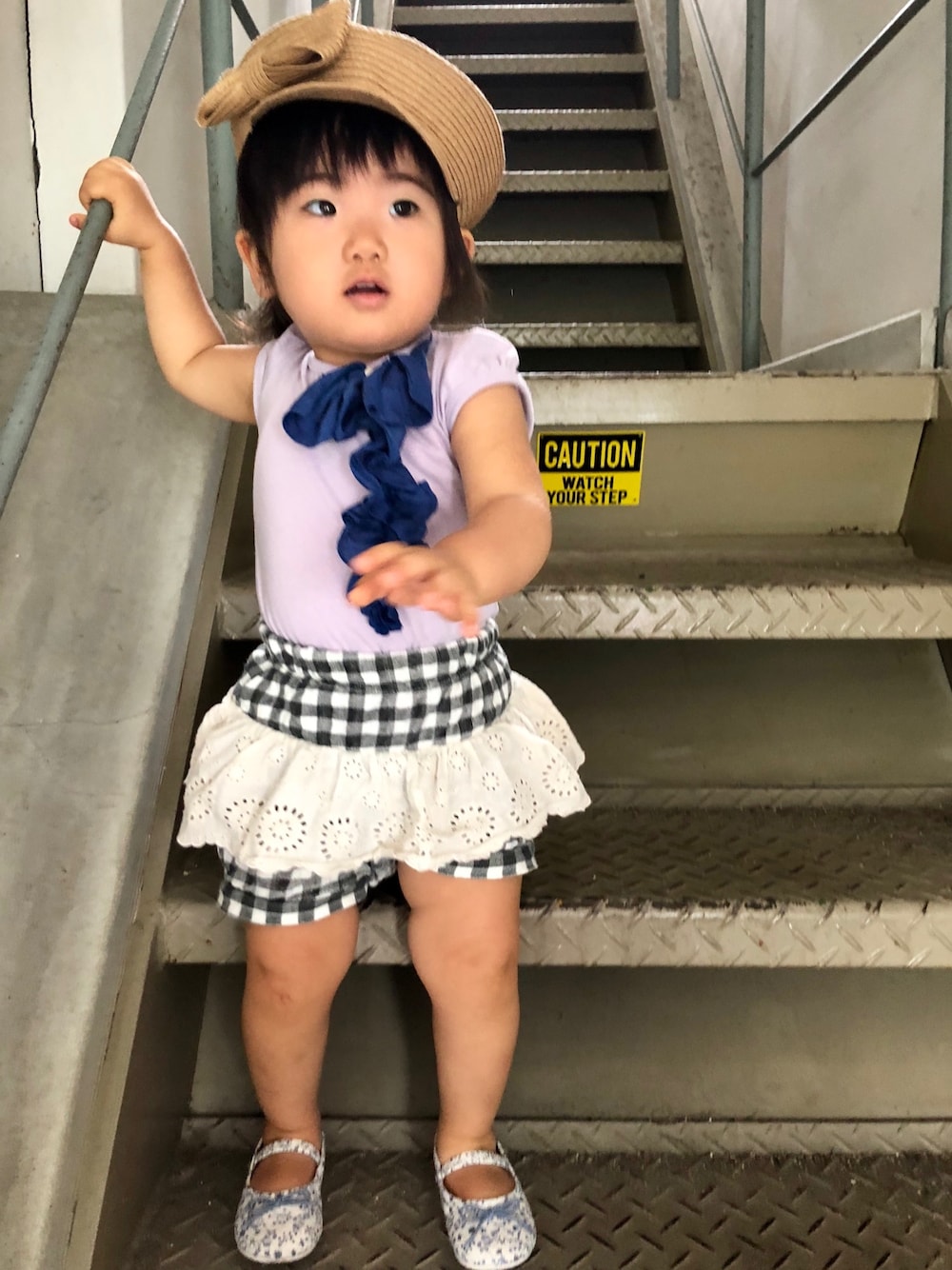 「夏コーデ、キッズコーデ、女の子コーデ、帽子」｜「H&Mのアイテム（シューズ、ブルー系）」を使った、kn5mkさん（キッズ・90cm）の夏コーディネートの1枚目の写真