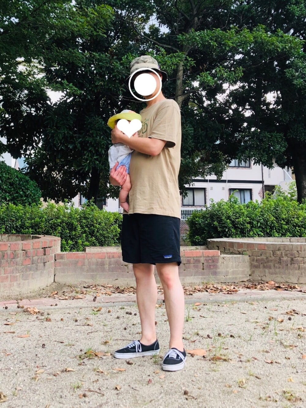 「シンプルコーデ、Tシャツ、ビックシルエット、夏、ショーツ、patagonia、VANS、娘、公園、暑い」｜「VANSのVANS ヴァンズ AUTHENTIC* オーセンティック VN-0EE3BLK BLACK（スニーカー、ブラック系）」を使った、へいさん（メンズ・176cm）の夏コーディネートの1枚目の写真