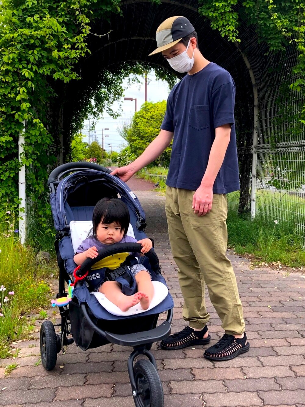 「休日スタイル、Tシャツ、シンプル、今日のコーデ、ラフ、UNIQLO、娘コーデ」｜「JOURNAL STANDARDの【Base MFG / ベースエムエフジー】*JS PATCHWORKJET CAP（キャップ、ベージュ系）」を使った、へいさん（メンズ・176cm）の春コーディネートの1枚目の写真