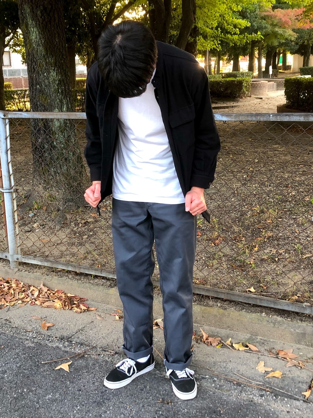 「シンプル、秋コーデ、カジュアルコーデ、スニーカー、ブラック、CPOシャツ」｜「JOURNAL STANDARD relumeの【COMFORTABLE TWEED】スタンドCPOシャツブルゾン（ブルゾン、ブラック系）」を使った、へいさん（メンズ・176cm）の秋コーディネートの1枚目の写真