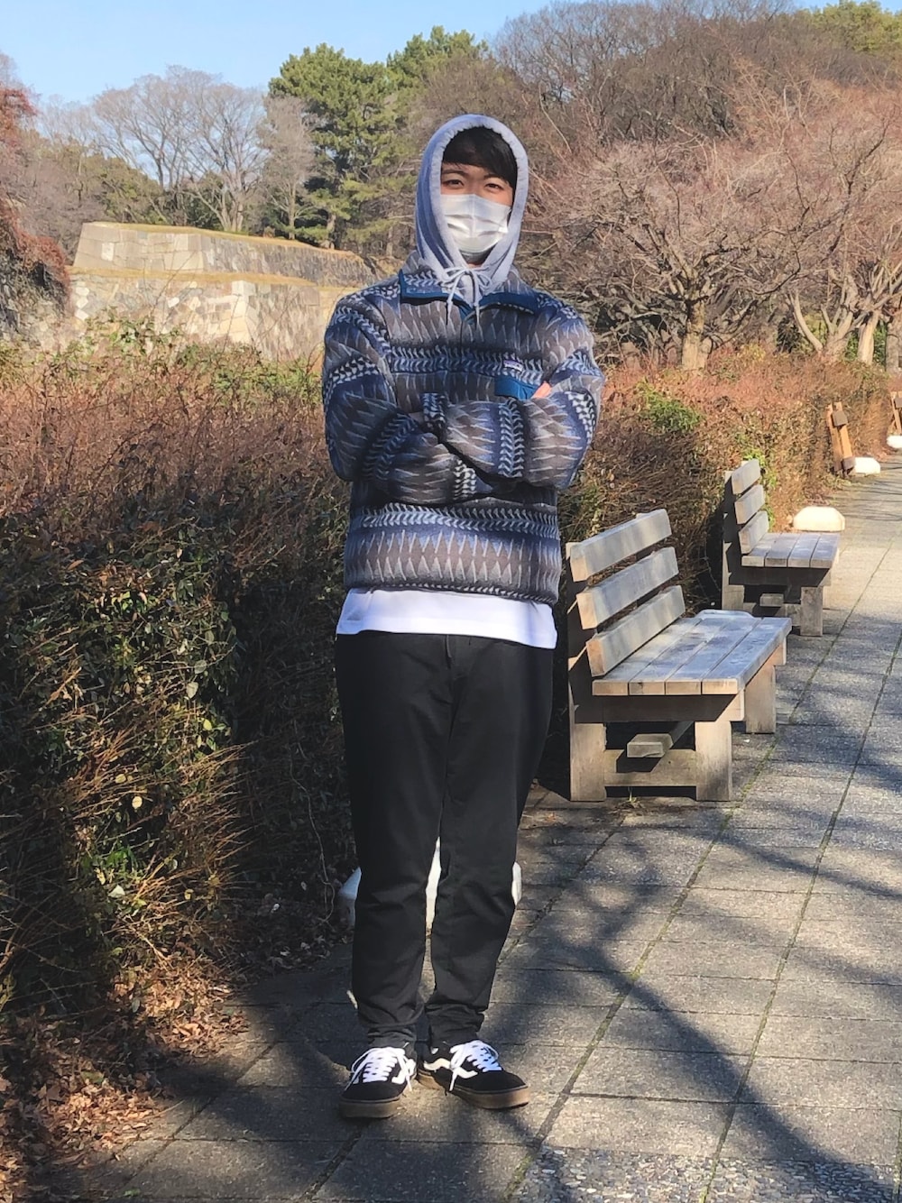 「今日のコーデ、休日スタイル、UNIQLO、パーカー」｜「C.E.L.STOREの【ZOZOTOWN限定】GILDAN/ギルダン 8OZ PULL HOODY（パーカー、グレー系）」を使った、へいさん（メンズ・176cm）の冬コーディネートの1枚目の写真