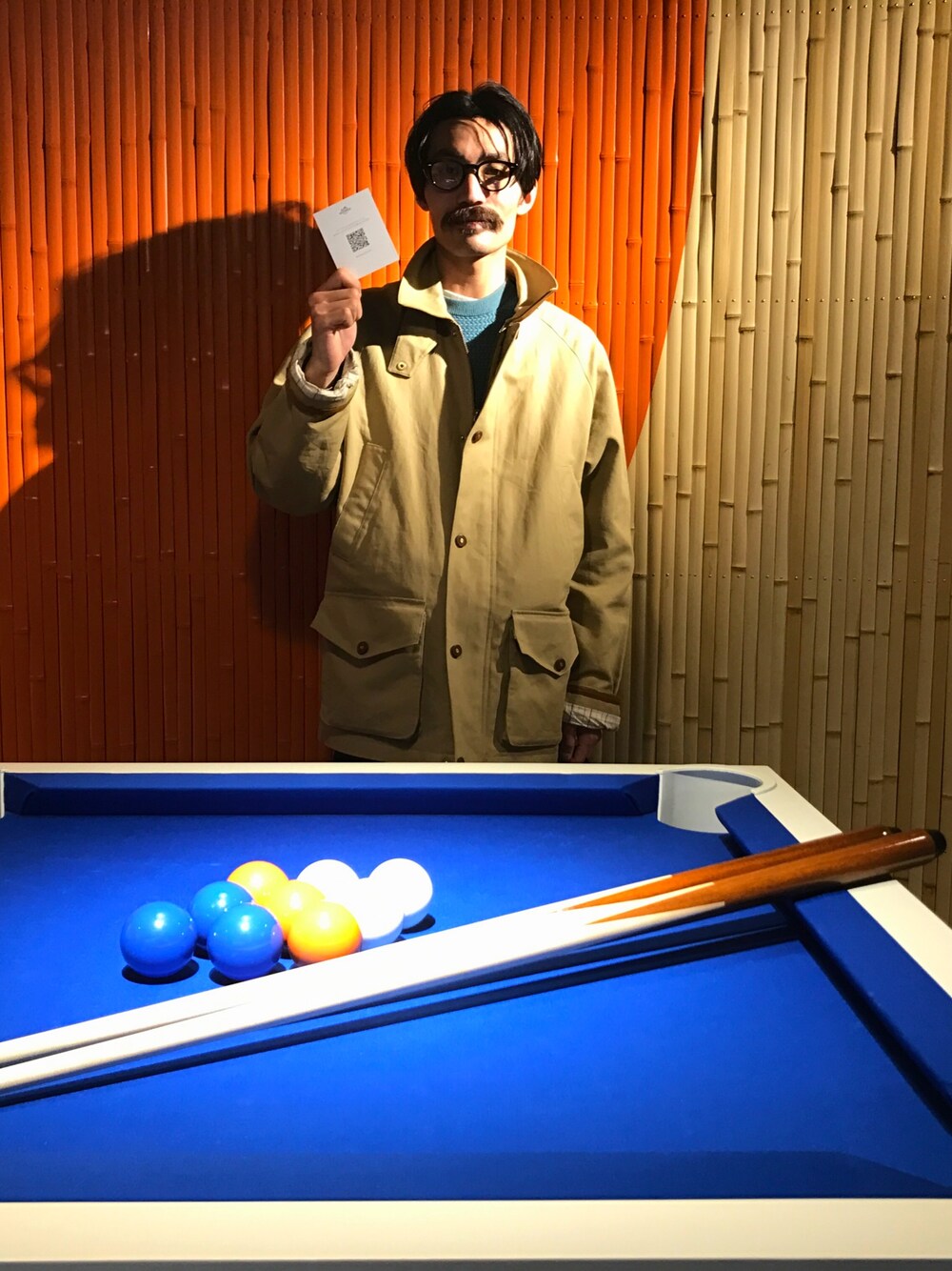「カジュアル、雨の日コーデ、春コーデ、HERMES」｜「RALPH LAURENのアイテム（カバーオール、ベージュ系）」を使った、青山圭佑さん（メンズ・170cm）の春コーディネートの1枚目の写真