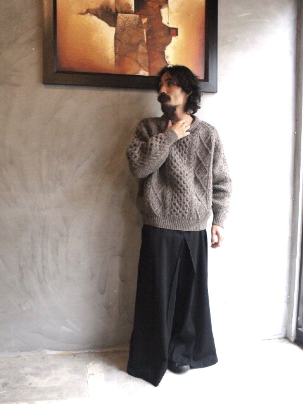 「シンプル、大人カジュアル、ゆるコーデ、ootd、古着、ワイドパンツ」｜「VINTAGEのアイテム（ニット/セーター、ベージュ系）」を使った、青山圭佑さん（メンズ・170cm）の秋コーディネートの1枚目の写真