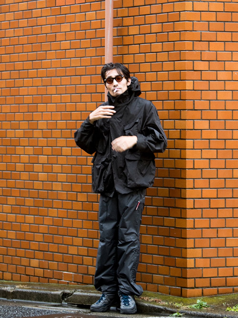 「THE NORTH FACEのアイテム（その他パンツ、ブラック系）」を使った、青山圭佑さん（メンズ・170cm）の夏コーディネートの1枚目の写真