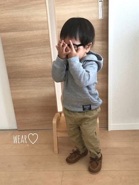 「petit main（プティマイン）のワンポイントベーシック裏毛パーカー（パーカー、グレー系）」を使った、Rin♡さん（キッズ・110cm）の秋コーディネート