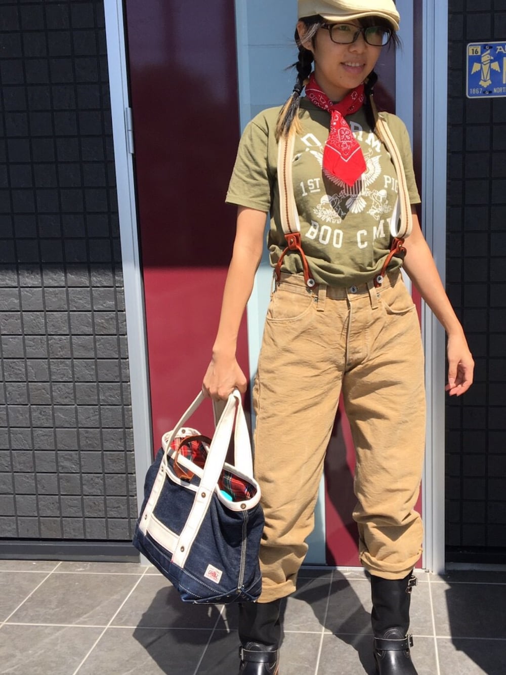 「秋色、休日スタイル、サスペンダー、アメカジ、アメカジ女子部、ダックパンツ」｜「STUDIO D'ARTISANのアイテム（Tシャツ/カットソー、グリーン系）」を使った、AyamiyakEさん（レディース・160cm）の秋コーディネートの1枚目の写真