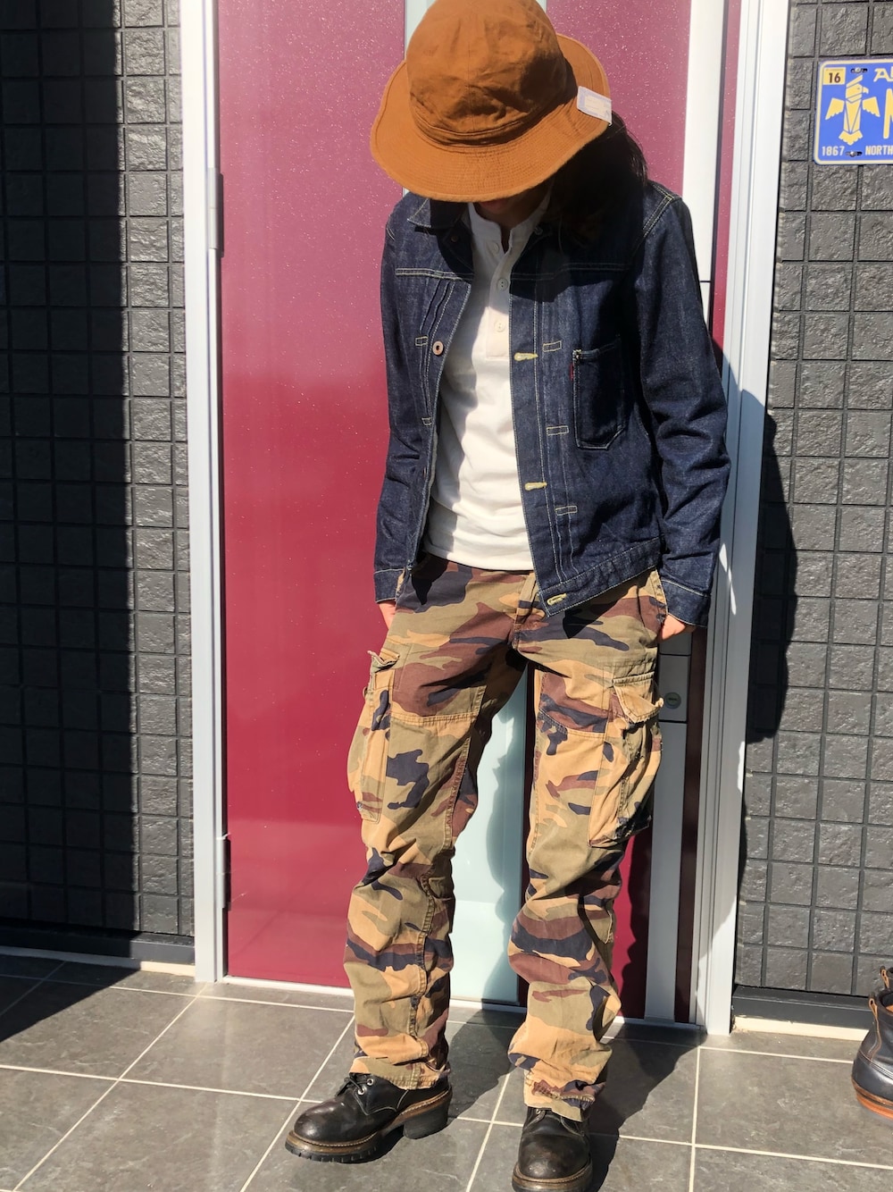 「アメカジ、アメカジスタイル、アメカジ女子部、着回しコーデ、ファーストタイプGジャン、カーゴパンツ」｜「THE H.W. DOG & CO. のアイテム（ハット、ブラウン系）」を使った、AyamiyakEさん（レディース・158cm）の冬コーディネートの1枚目の写真