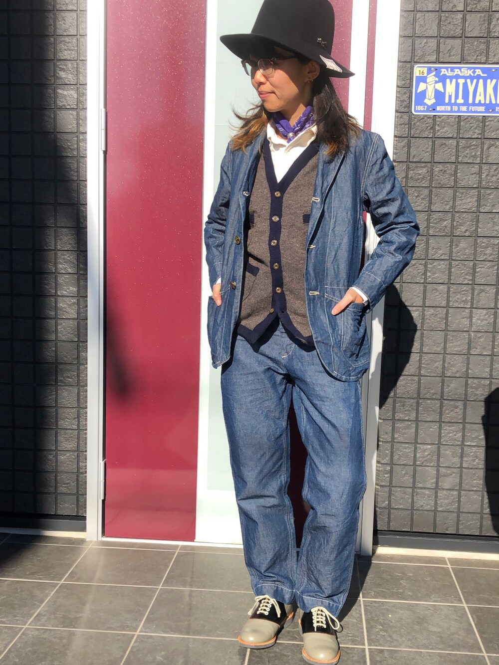 「アメカジ、アメカジスタイル、アメカジ女子部、セットアップ、大人カジュアル」｜「THE H.W. DOG & CO. のアイテム（ハット、ブラック系）」を使った、AyamiyakEさん（レディース・158cm）の冬コーディネートの1枚目の写真