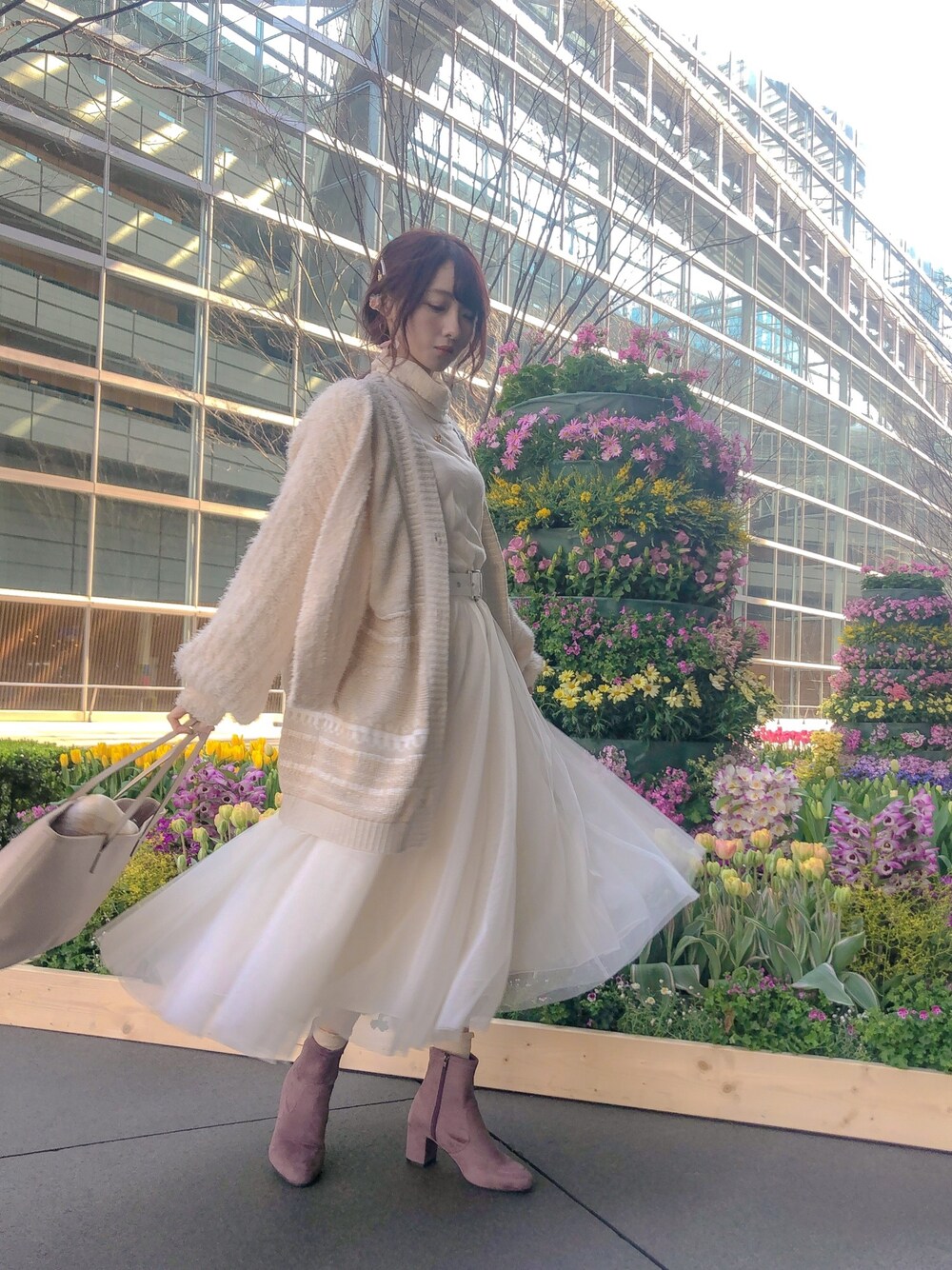 「休日スタイル、春コーデ、大人カジュアル、パステル映える春、オトナガーリー」｜「UNIQLOのアイテム（Tシャツ/カットソー、ホワイト系）」を使った、赤乃さん（レディース・160cm）の春コーディネートの1枚目の写真