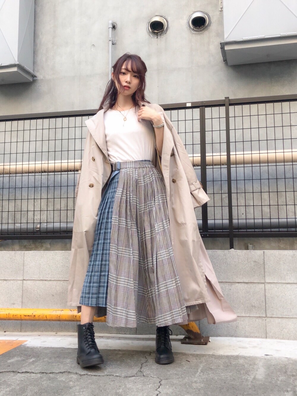 「春コーデ、休日スタイル、大人カジュアル、トレンチコート」｜「SENSE OF PLACE by URBAN RESEARCHの2WAYトレンチコート（トレンチコート、ベージュ系）」を使った、赤乃さん（レディース・160cm）の春コーディネートの1枚目の写真