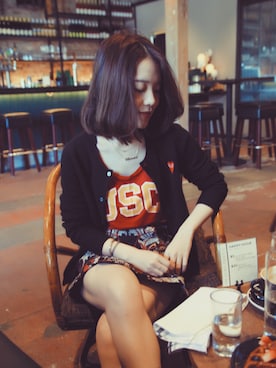 「PLAY COMME des GARCONS（プレイコムデギャルソン）のアイテム（カーディガン/ボレロ、ブラック系）」を使った、Moさん（レディース）の冬コーディネート