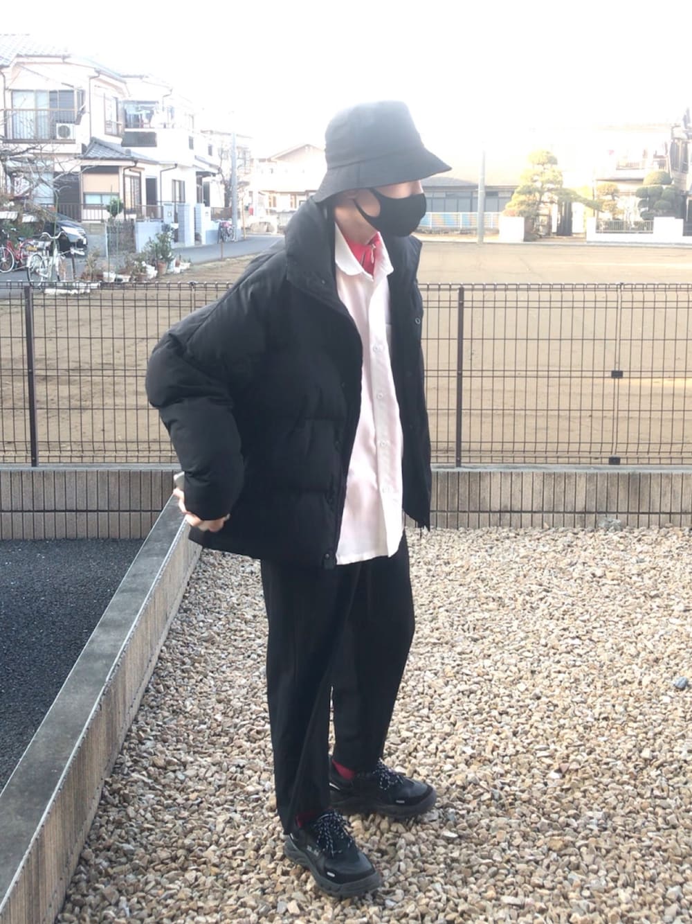 「スポーツミックス、ダウンジャケット、バケットハット、ワイドパンツ、冬コーデ、韓国ファッション、ストリート」｜「ZARAのアイテム（ダウンジャケット/コート、ブラック系）」を使った、agehacho-daiさん（メンズ・167cm）の冬コーディネートの1枚目の写真