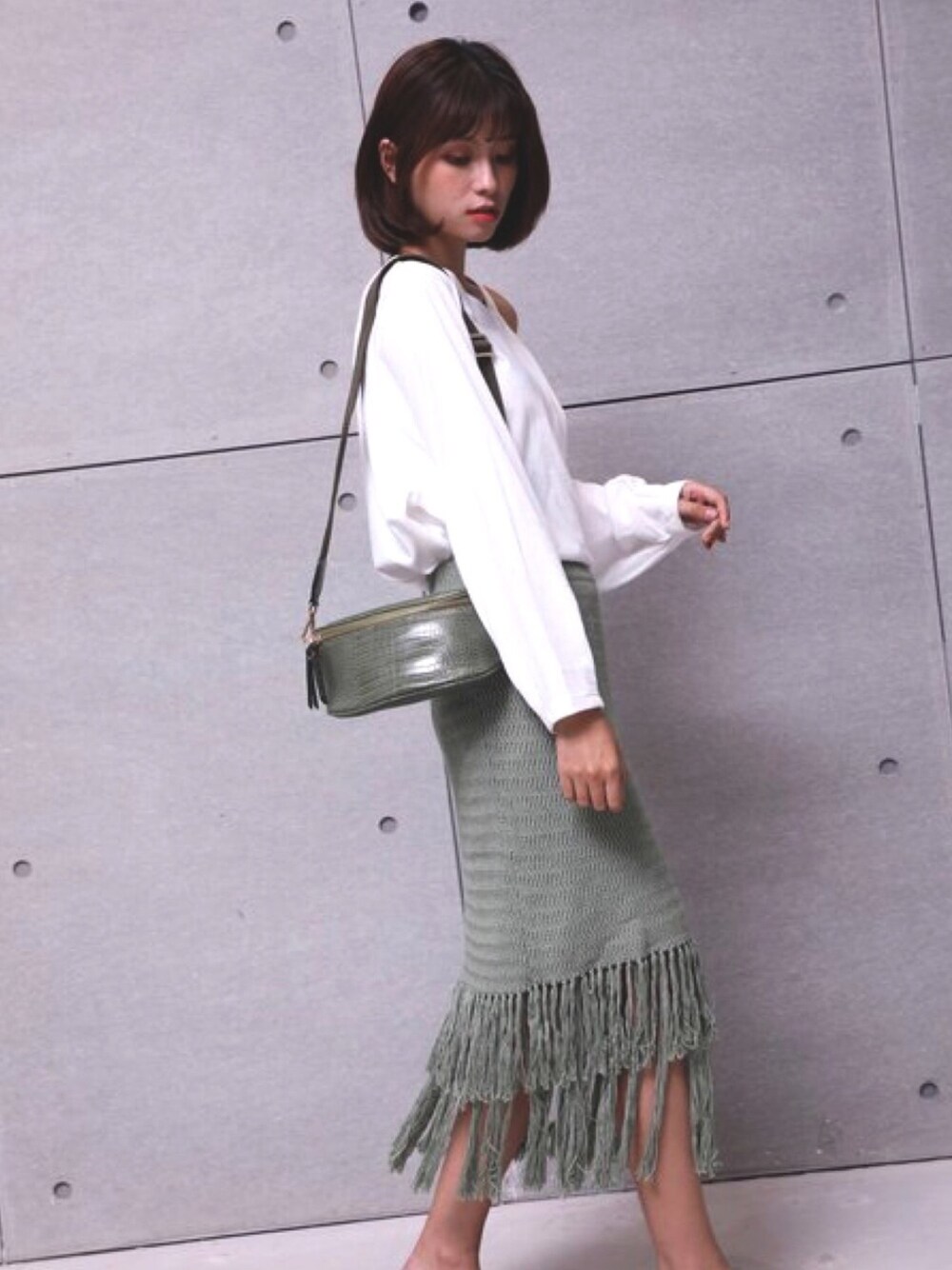 「アースカラー、春夏コーデ、シンプルコーデ、ワントーンコーデ、バッグ、ピスタチオ、おしゃれさんと繋がりたい」｜「Ungridの【Ungrid/アングリッド】　シャイニークロコミニボディーバッグ（ボディバッグ/ウエストポーチ、グリーン系）」を使った、STYLECODEさん（レディース・160cm）の春コーディネートの1枚目の写真